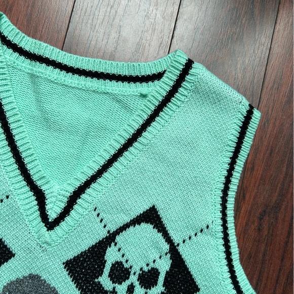 Skull Knit Vest - Picture 3 of 4